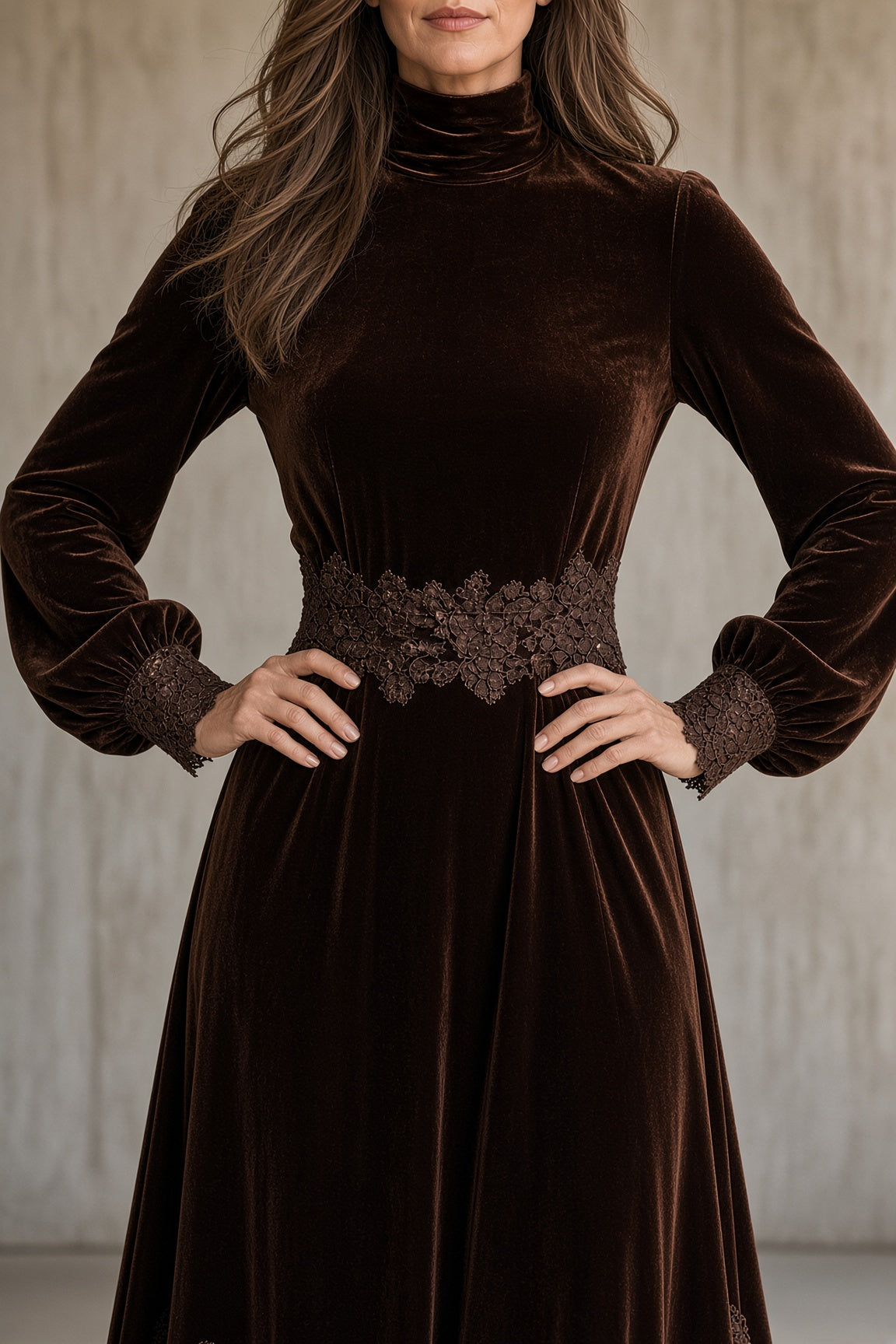 Mónica – Vestido largo de terciopelo con detalles de encaje