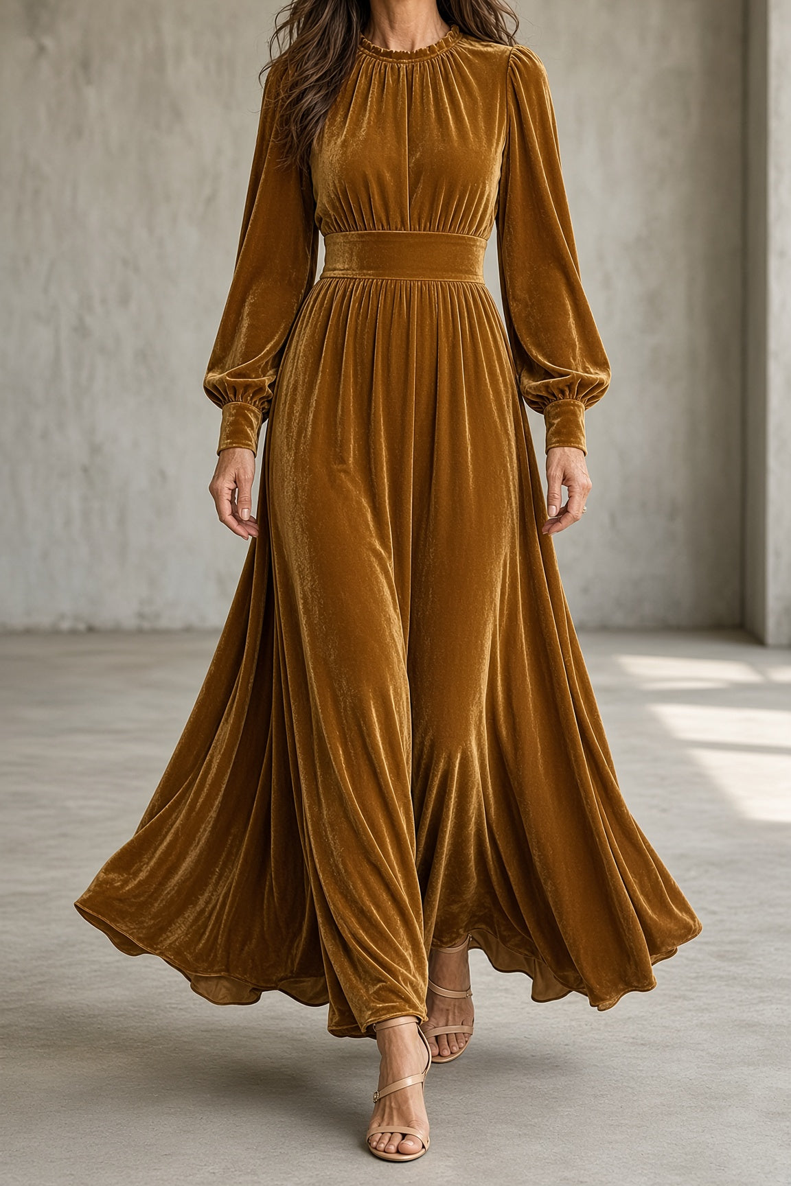 Elena – Vestido largo de terciopelo con cuerpo fruncido